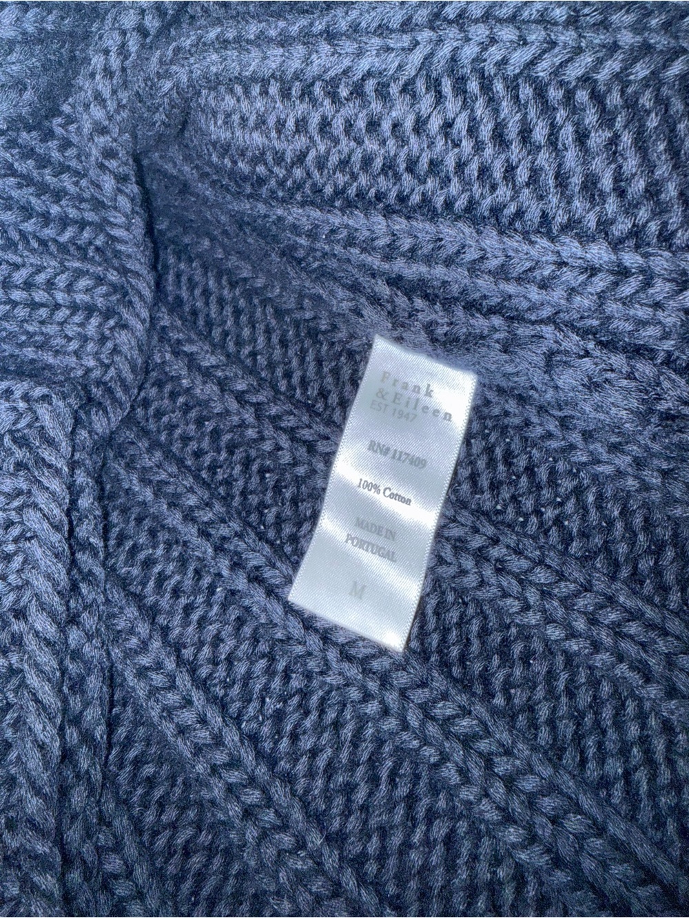 $598 Frank & Eileen Cable Knit Cotswold horn Button Cardigan in navy Blue - Picture 11 of 13